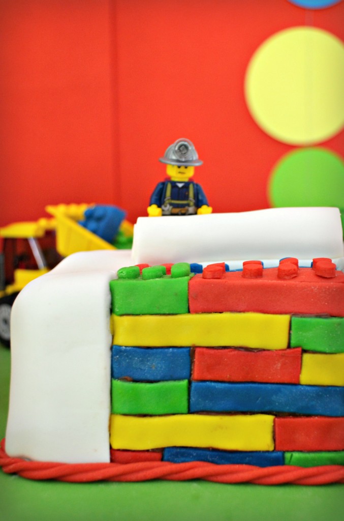 gateau-anniversaire-lego-travaux-briques-3